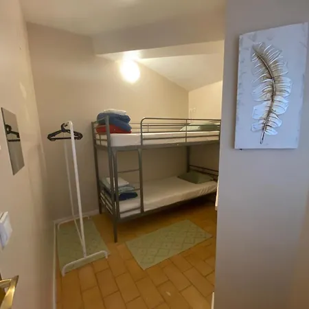 Hostel & Beds Dp *